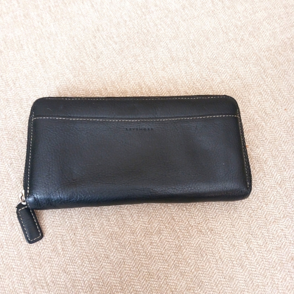 Levenger black leather zip wallet